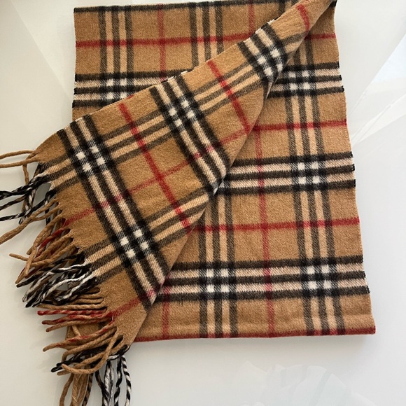 BURBERRYS SCARF - Picture 9 of 9